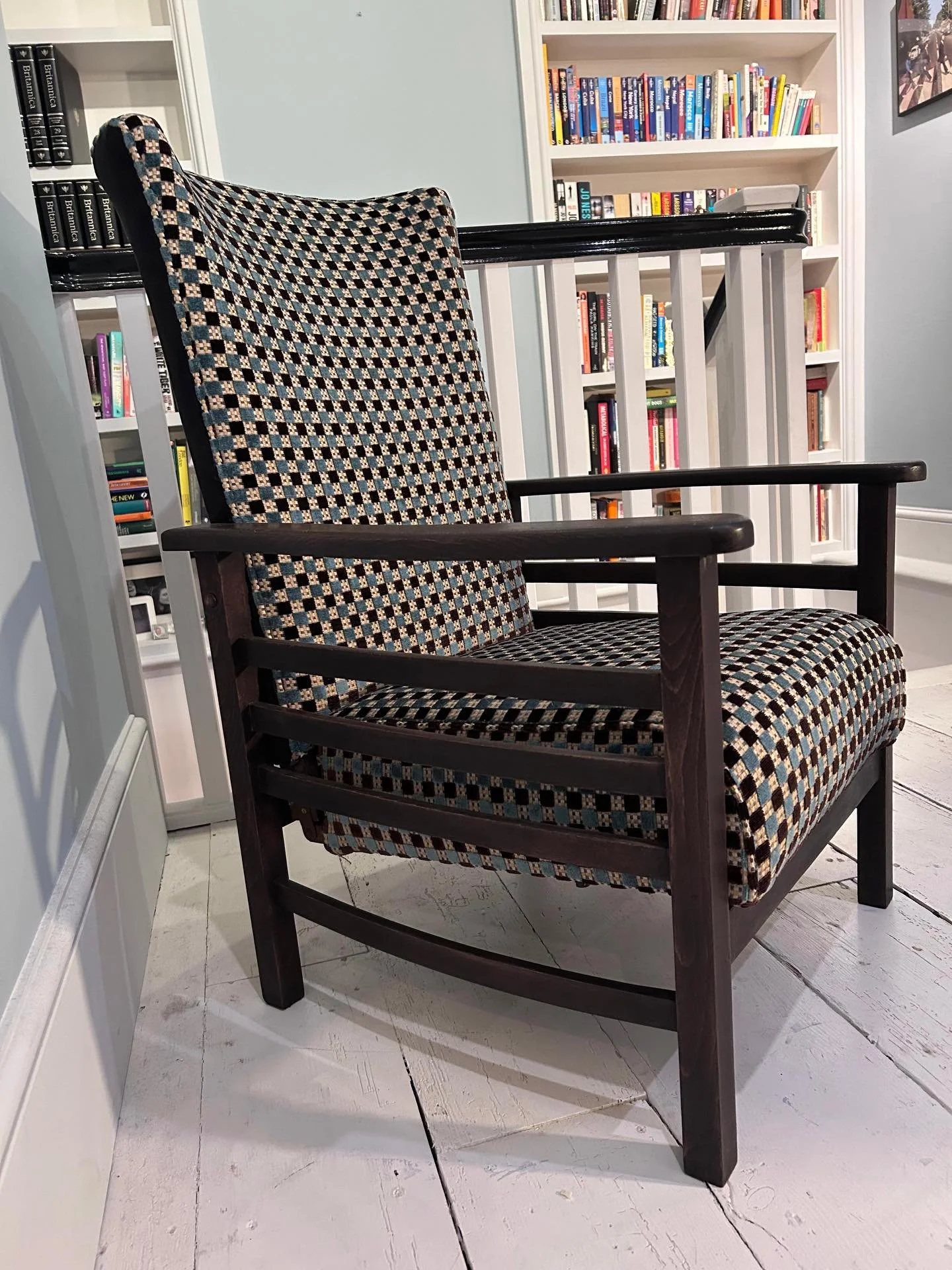 This could be yours! 👀see website 💙

This beautifully restored mid-century recliner combines timeless design with contemporary craftsmanship. Upholstered in Nina Campbell&rsquo;s Farnaz Weaves &mdash; Theodora, by Osborne &amp; Little. The geometri