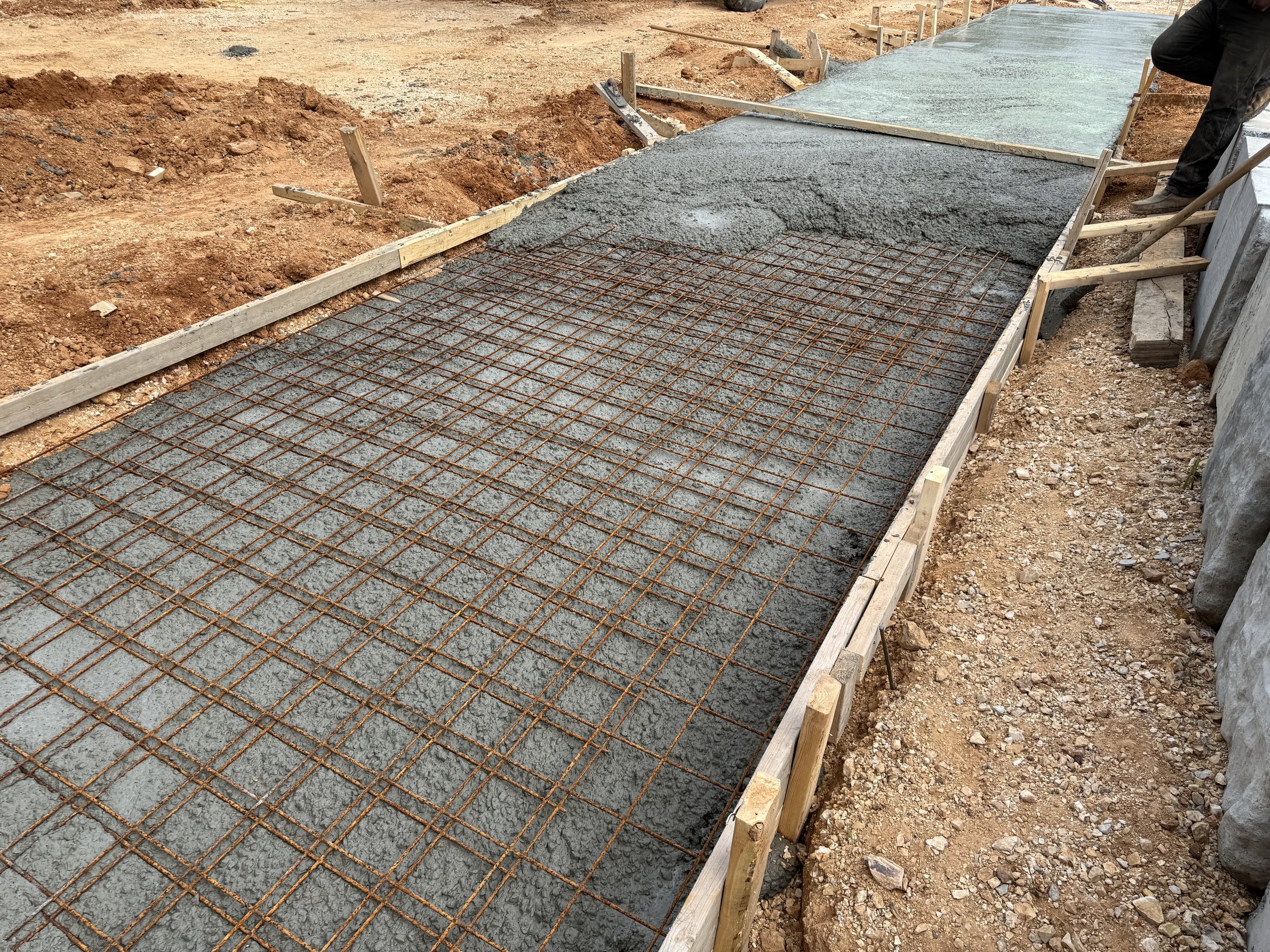 Why Your Concrete Cracks: The Truth About Water, Slump, and Jobsite Mistakes