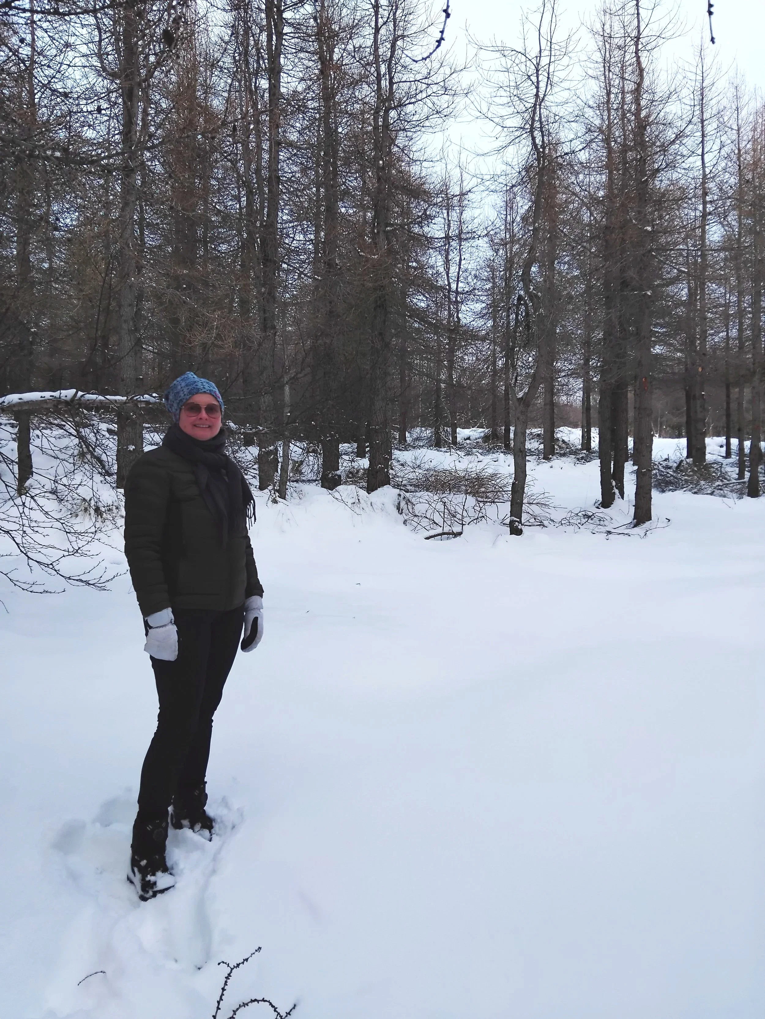 Þetta er Jóhanna Dögg skógarbóndi, hún mun koma til með að útvega mér þann við sem mig vantar í framleiðsluna. Skógræktin hennar er hér í Eyjafriðinum rétt hjá Skógarböðunum. 