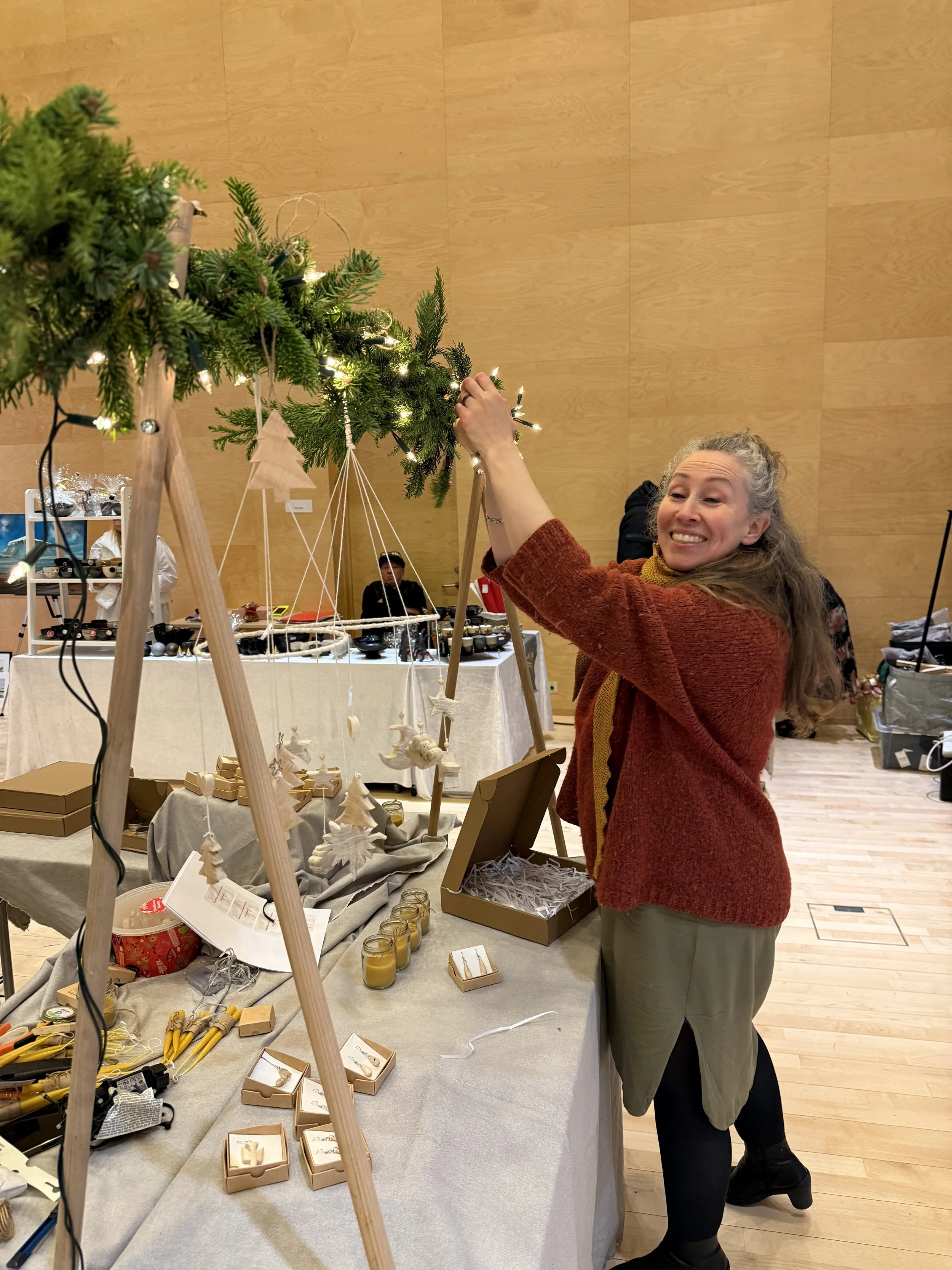 Og svo þarf að taka þátt í sýningum og láta fólk vita af því hvað maður er að gera :)