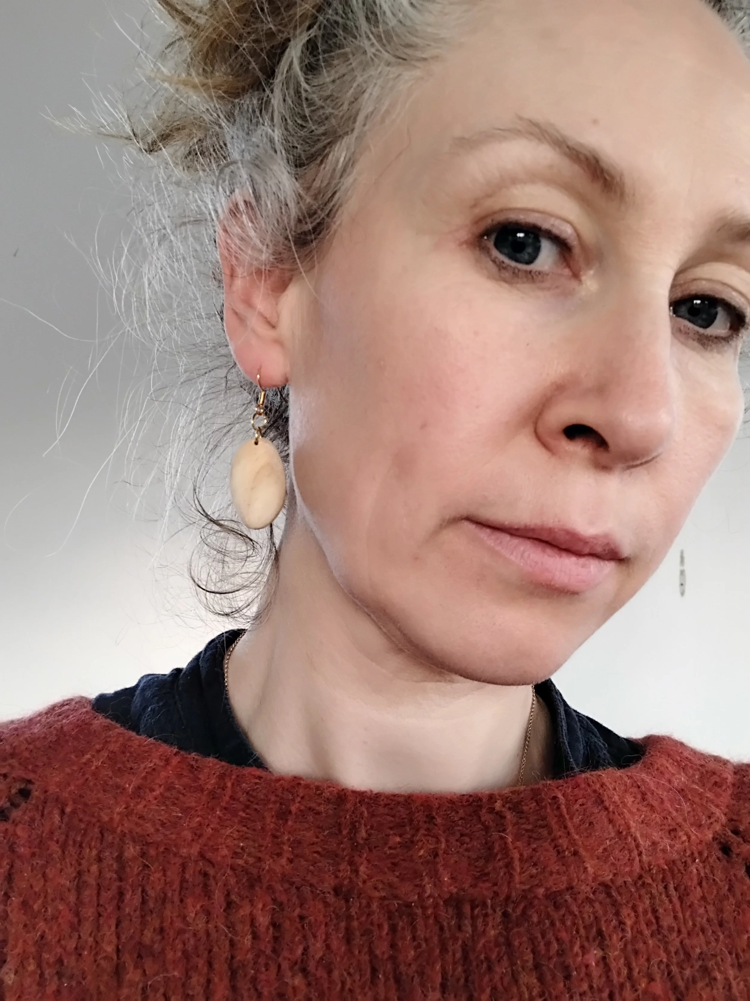 Úr afskurðinum má búa til minni hluti eins og skart.