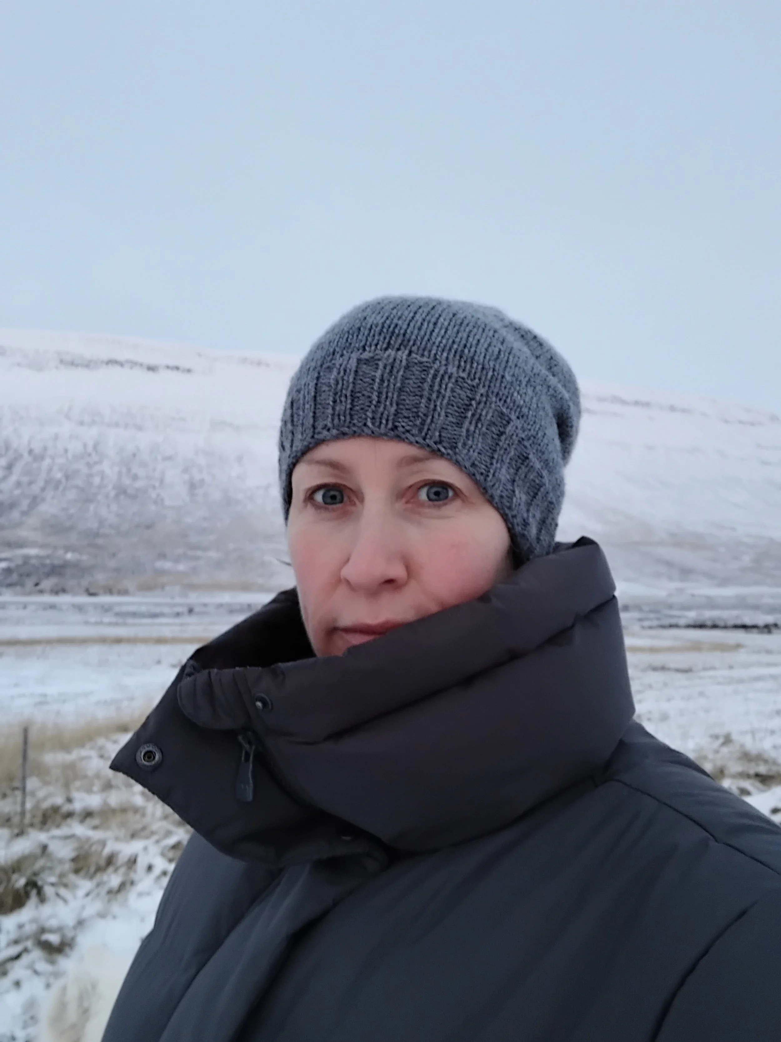 Þetta er ég, Kristín Birna, sú sem stendur á bak við Snældur og brennur fyrir því að búa til fallega hluti fyrir börn og fullorðna.