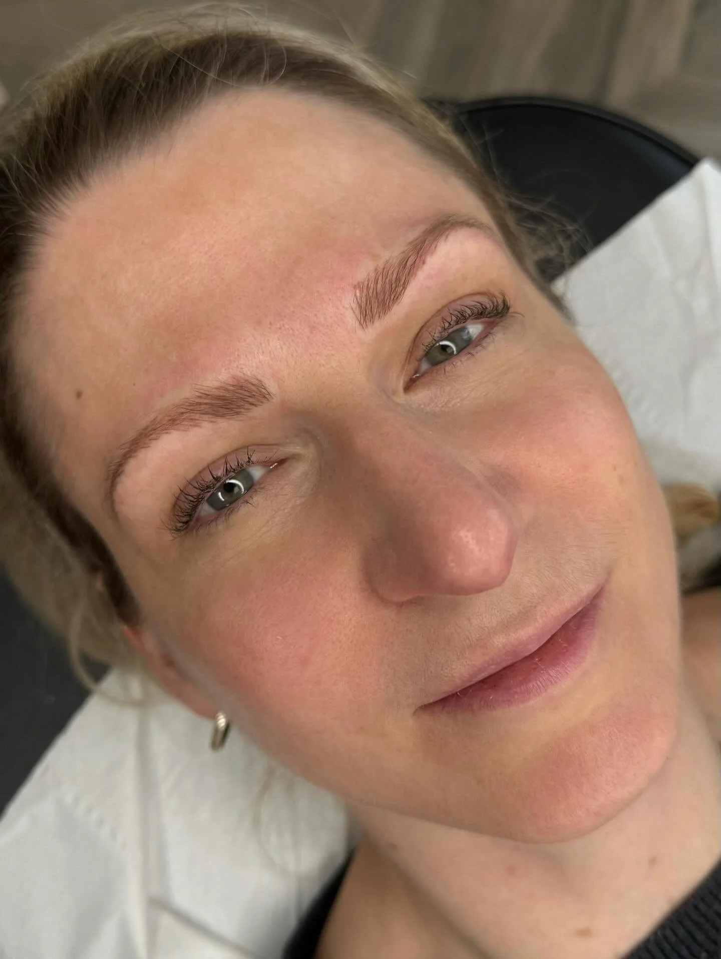 &bull; H A I R S T R O K E S &bull;

These brows were created using my signature PMU hairstroke technique to subtly enhance shape, fullness, and symmetry.

My client wanted a result that still looked like her brows, just with more definition. The ult