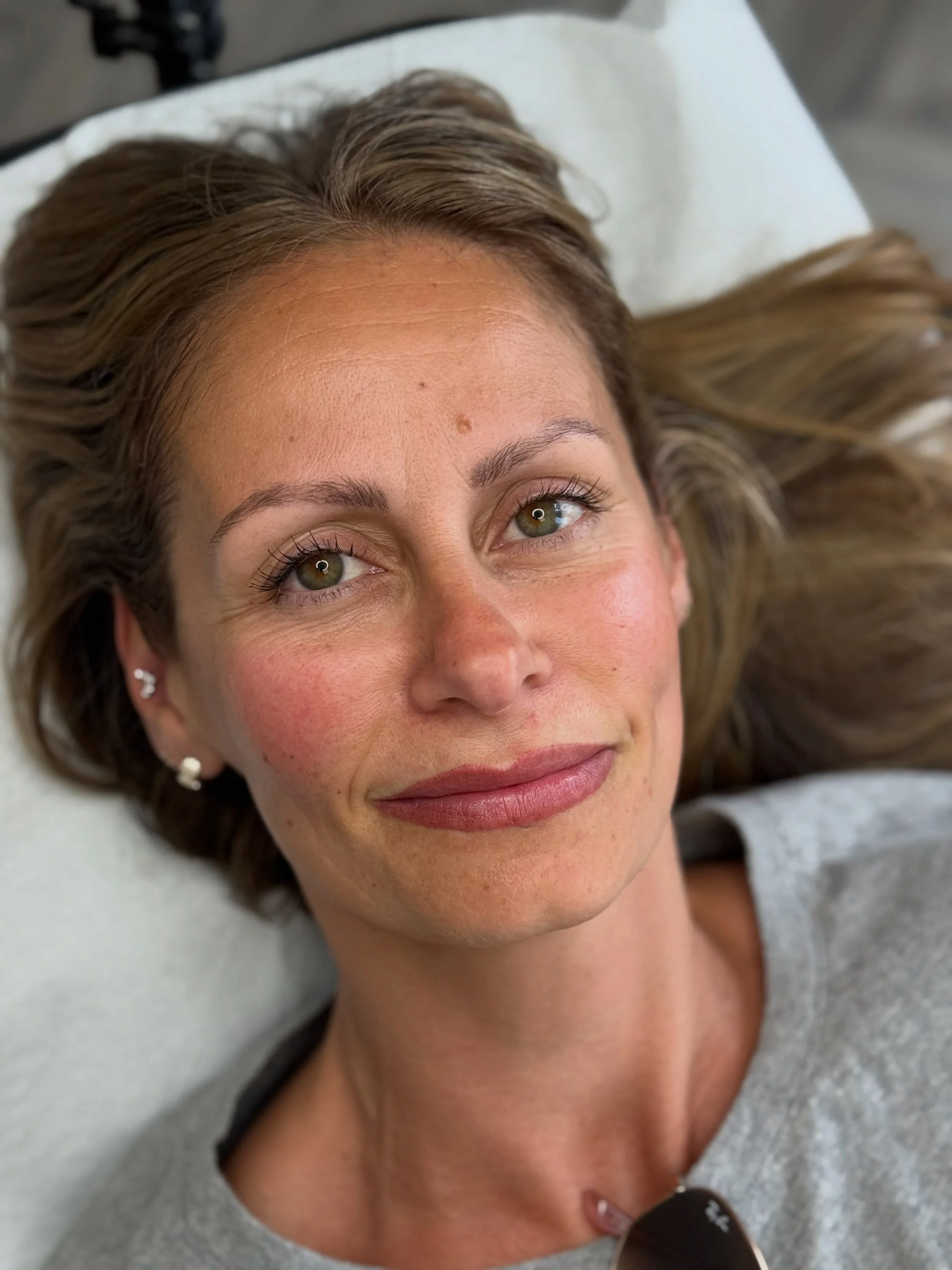 What if your everyday makeup could look this effortless? 👀✨

Brows + lip blush, beautifully enhancing her natural features 🤍

Soft, natural definition that means less time reaching for your makeup bag and more time feeling effortlessly polished.

P