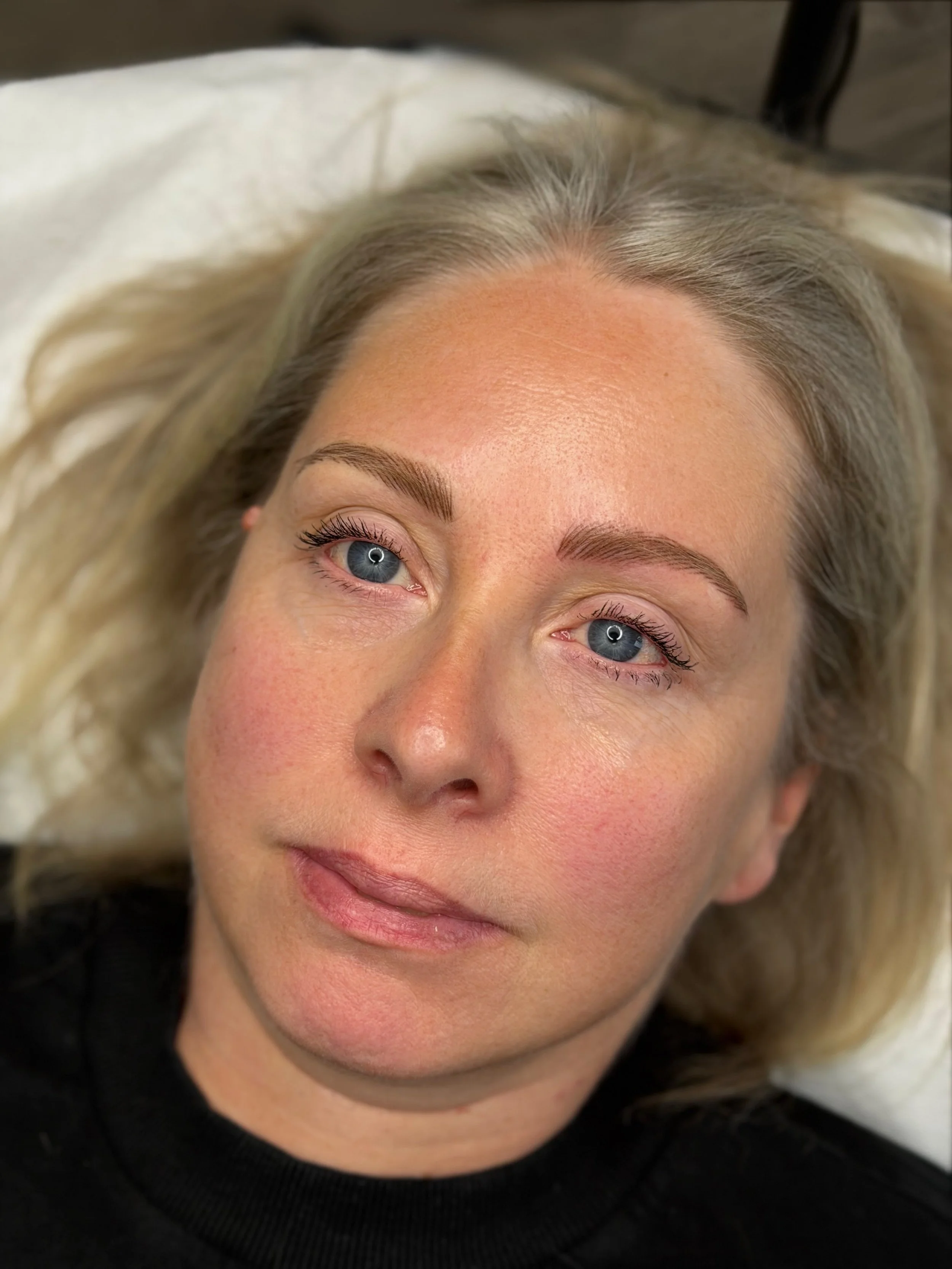 A little brow transformation 🤎

Hairstroke brows are all about enhancing what you already have, creating soft, natural-looking definition without looking too heavy or overdone.

These delicate strokes blend with the natural brow to give a fuller, mo