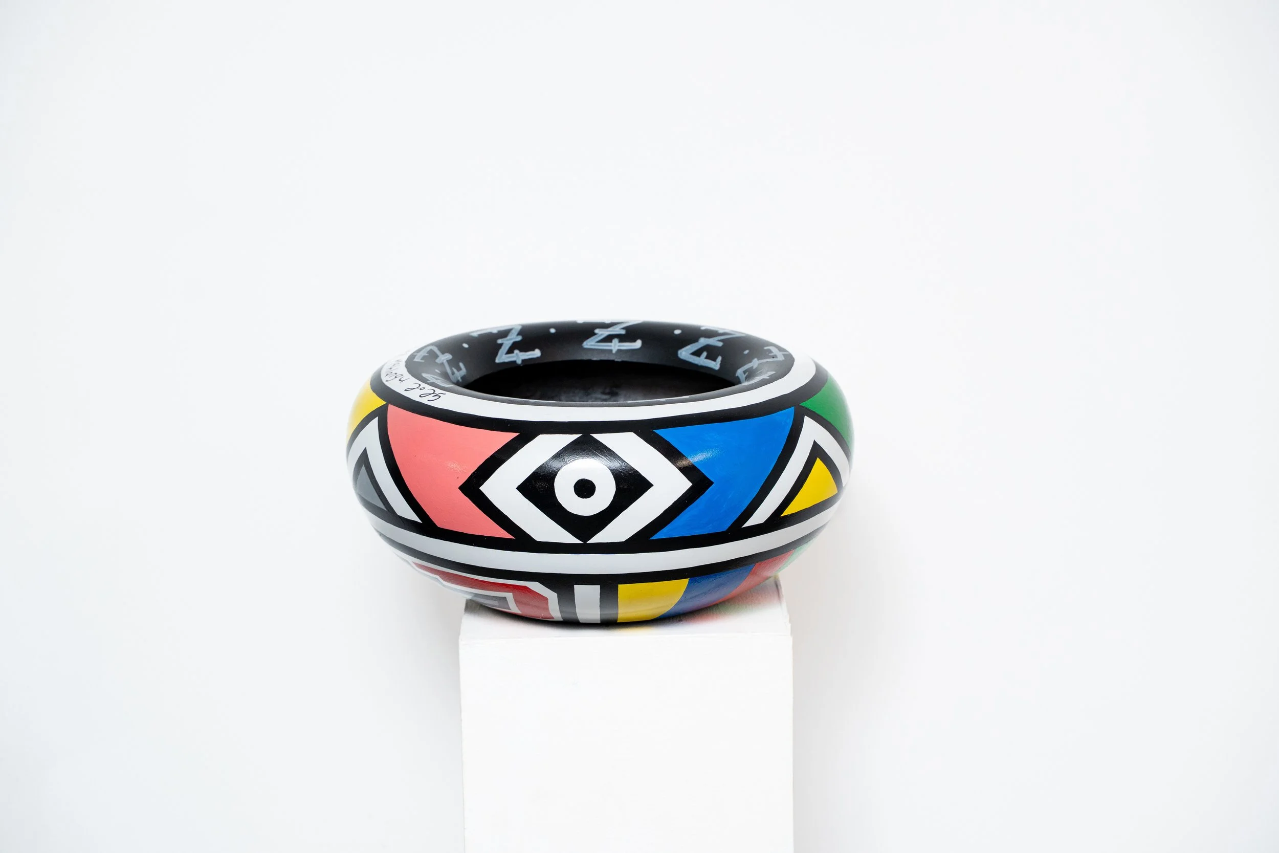 Ndebele vessel, Dr. Esther Mahlangu