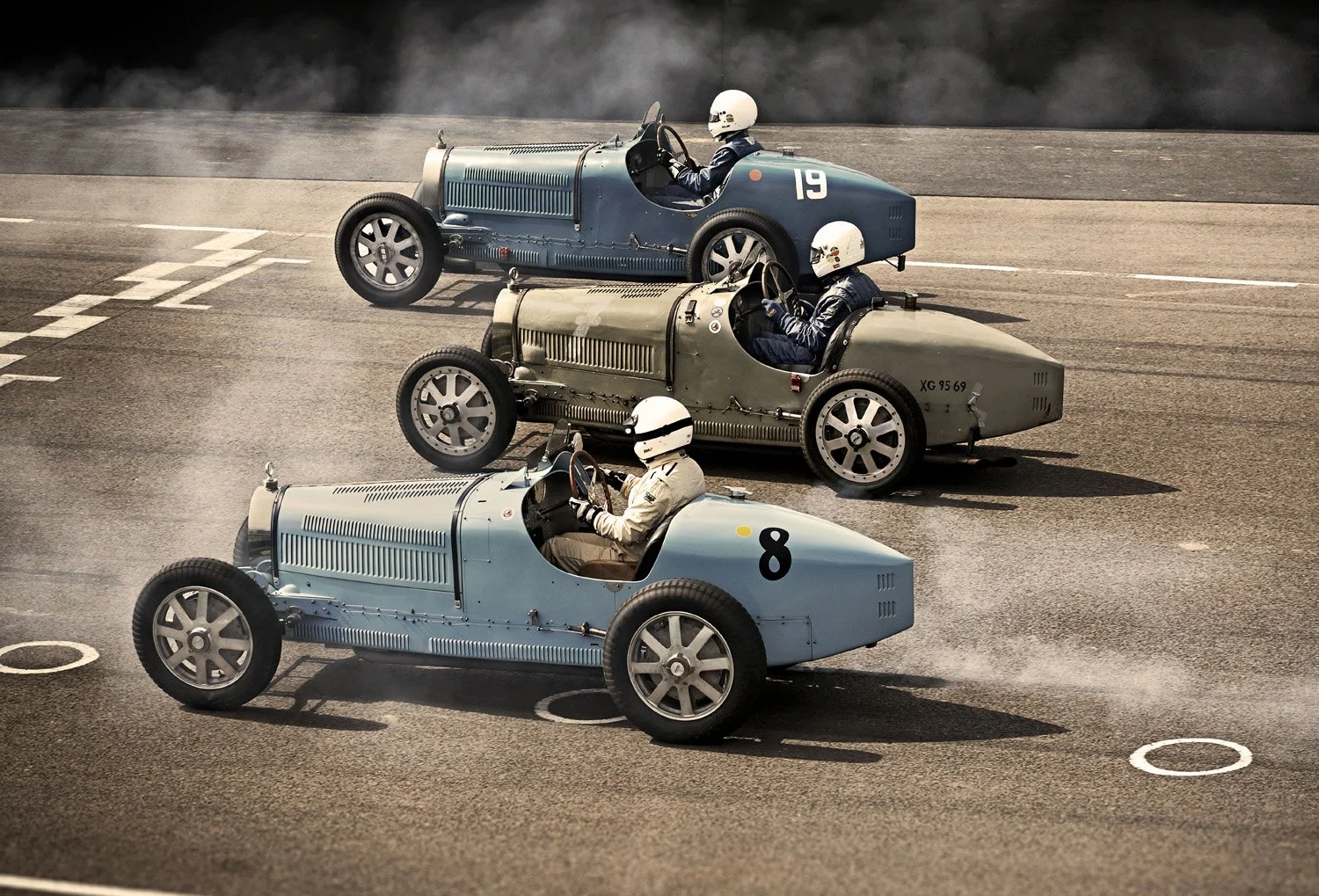 1926 Bugatti Type 35B, 1925 Bugatti Type 35B and 1927 Bugatti Type 35C, Grover-Williams Trophy at the 72nd Goodwood Members’ Meeting (2014)
