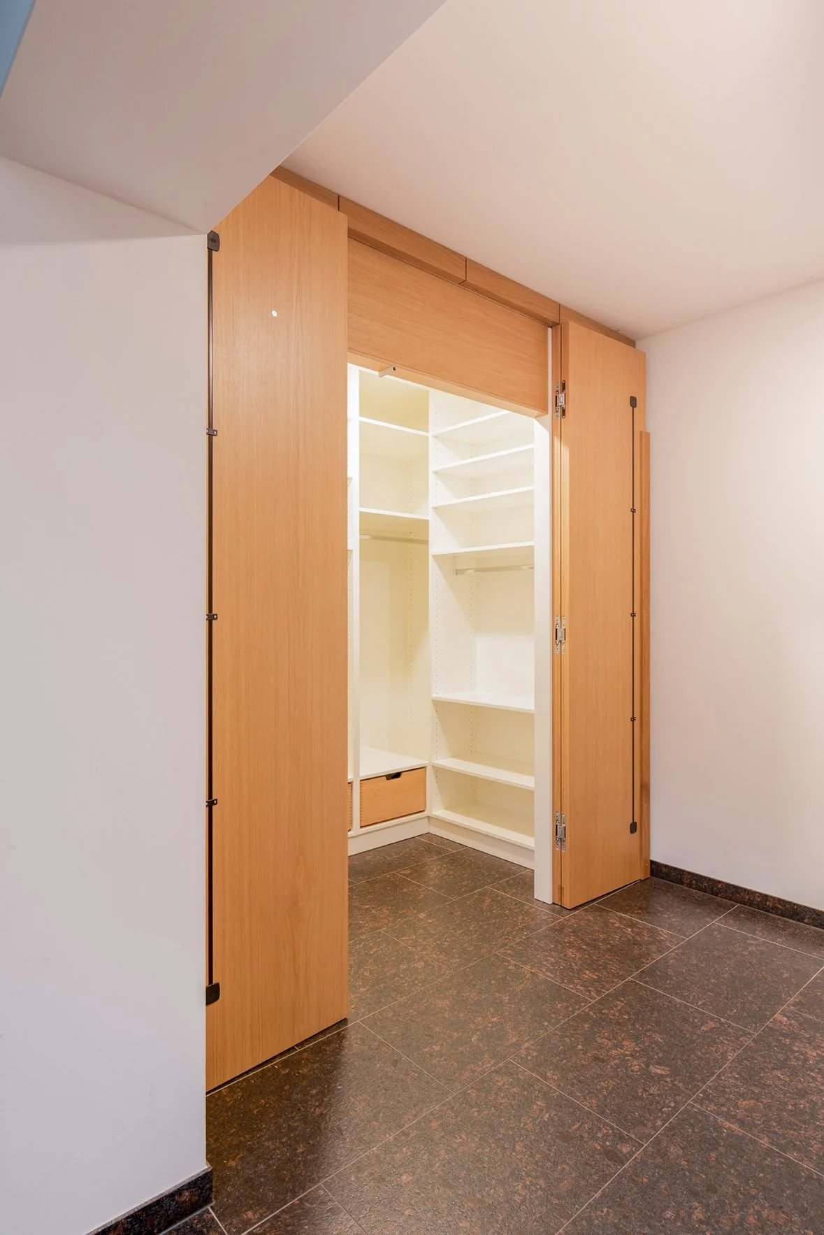 Flurgestaltung_begehbare_Gaderobe (2).jpg