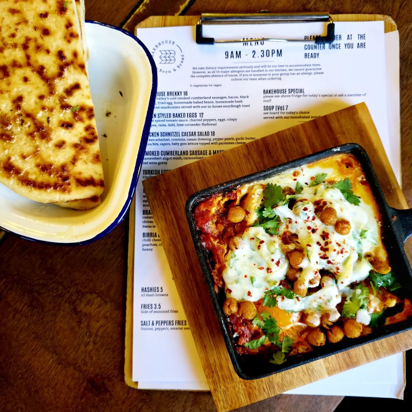 Warming and delicious Indian style baked eggs. Packed with warming spice and runny yolks along with a freshly baked naan for dipping. 🫶 Perfect for a gloomy Thursday!