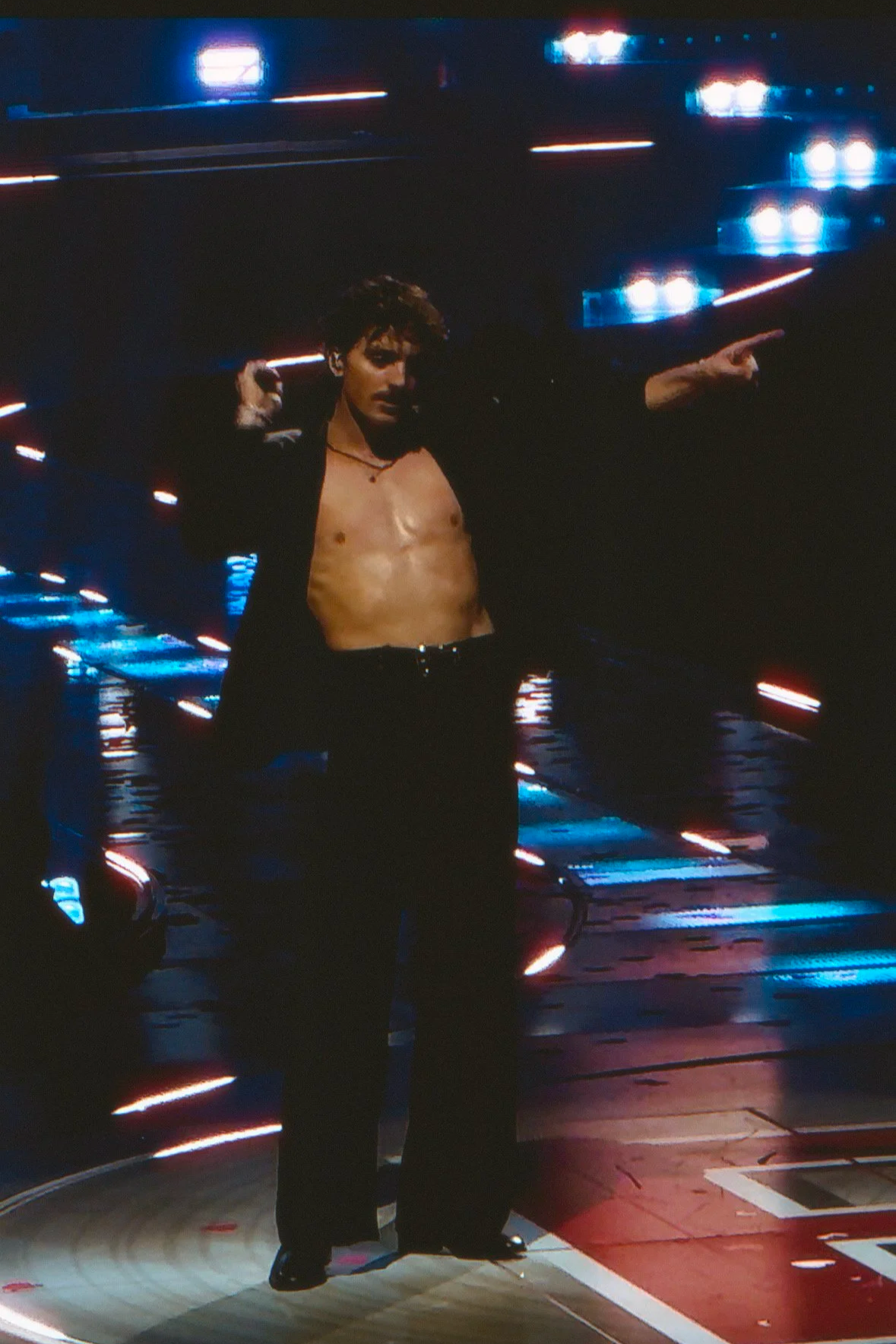 Benson+arm+behing+back.png