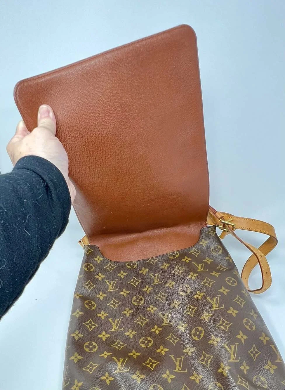 lv-monogram-musette-tango-gm_01.jpeg