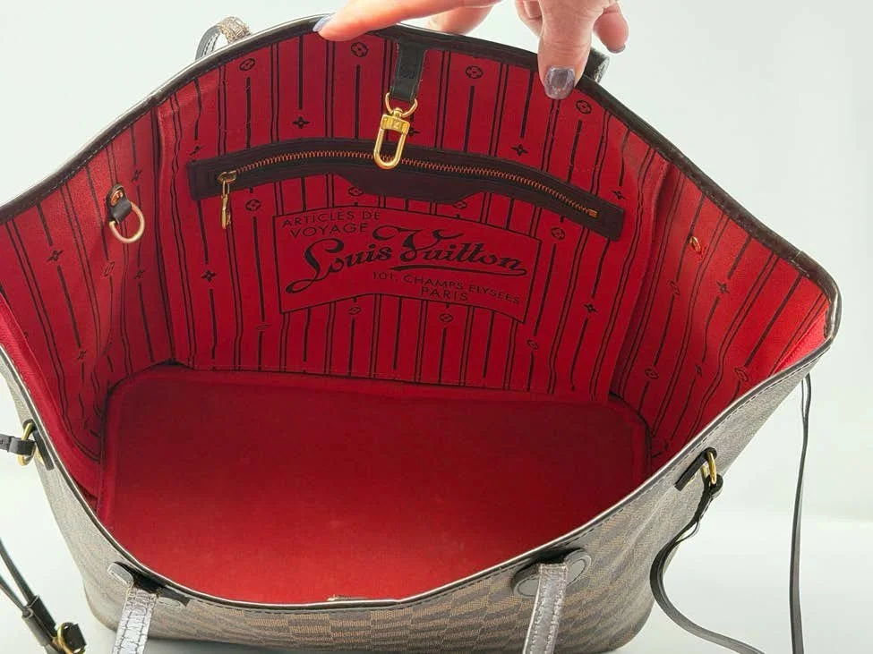 Louis_Vuitton_Damier_Ebene_Neverfull_MM_3.jpg
