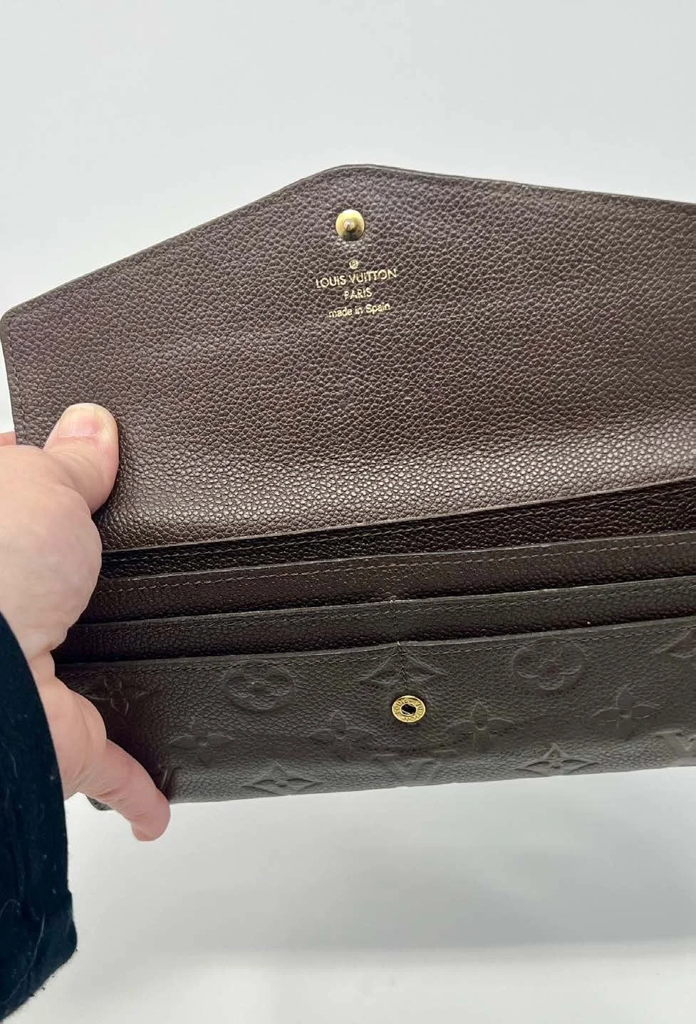 lv-chocolate-brown-empreinte-sarah-wallet_02.jpeg