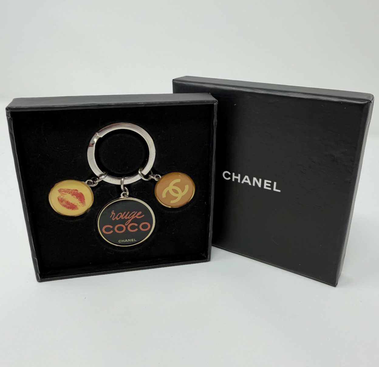 chanel-rouge-coco-charm-keychain.png
