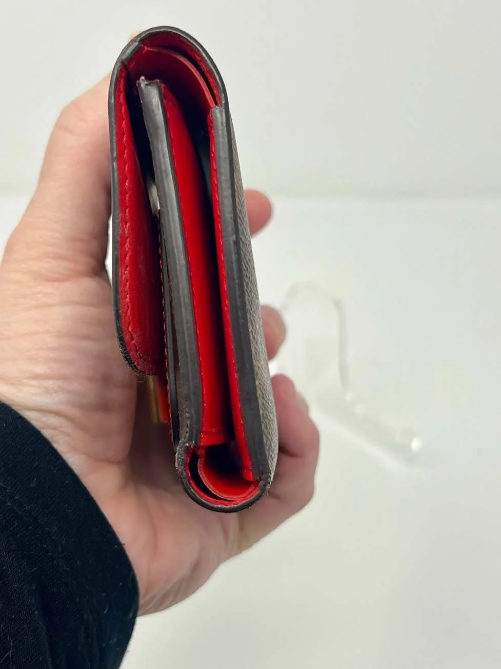 lv-monogram-red-lockme-wallet_04.jpeg