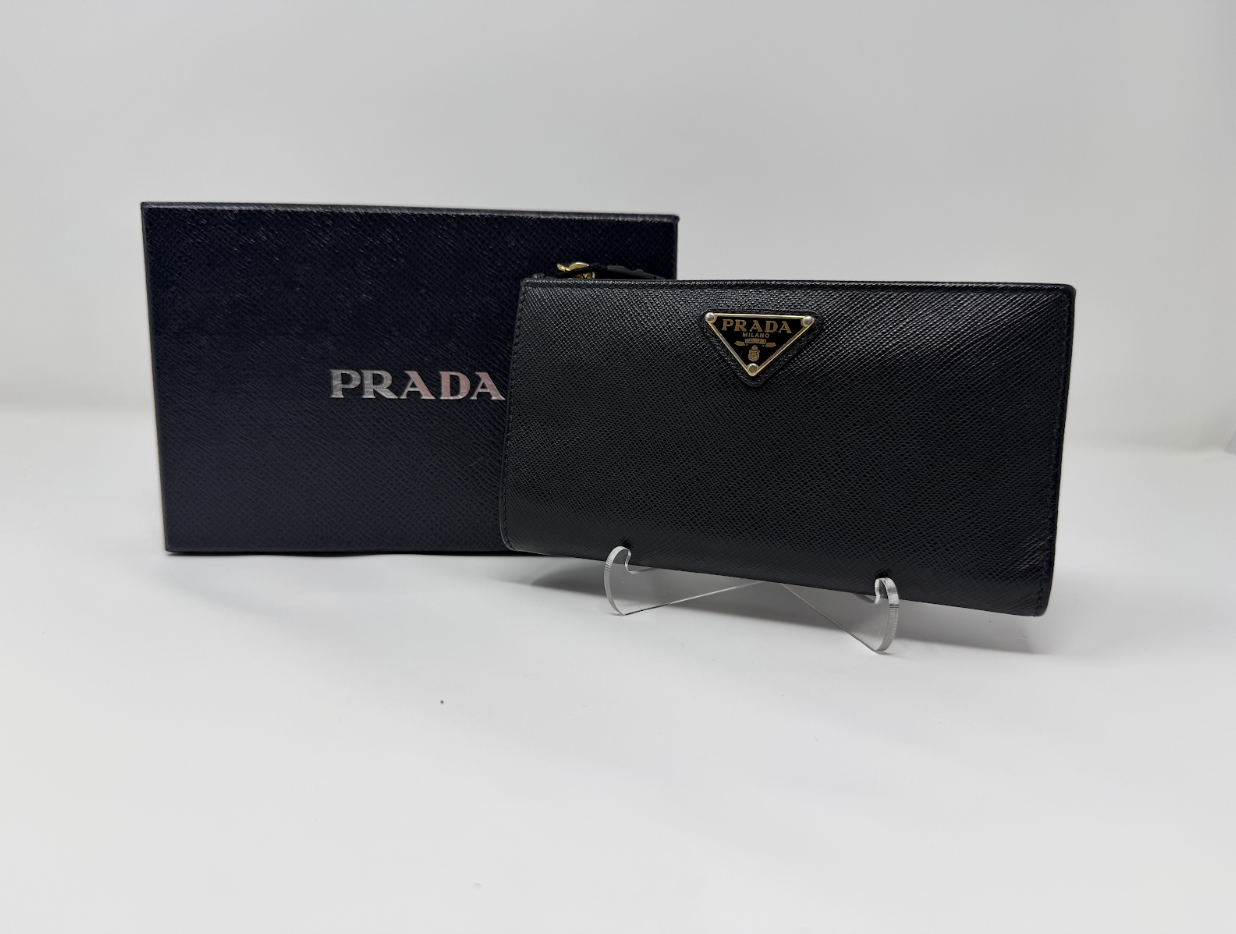 Prada_Saffiano_Leather_Compact_Wallet_(Black)-1.png
