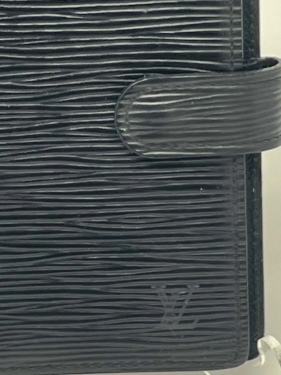 lv-epi-leather-agenda-pm-black_02.jpeg