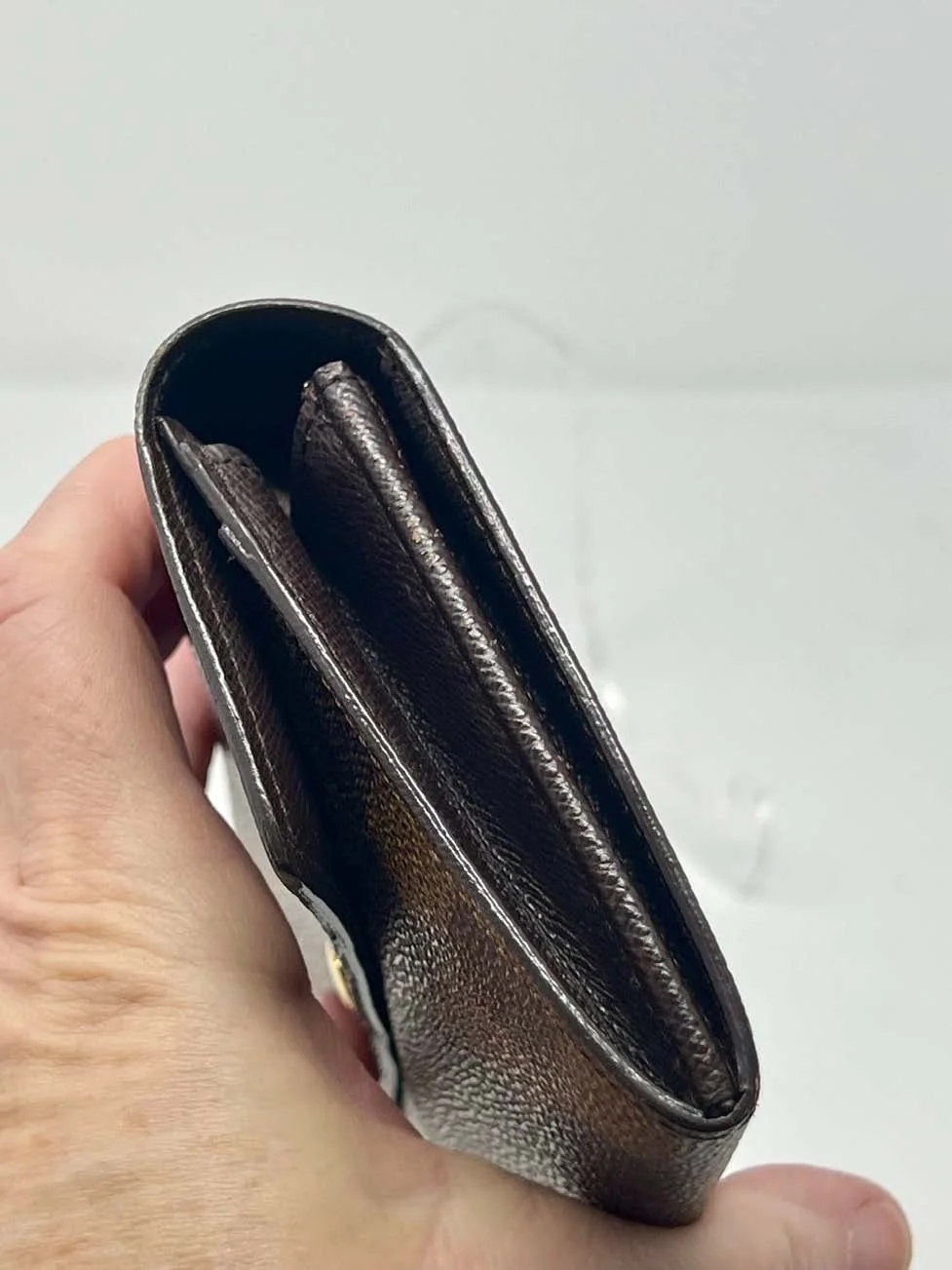 lv-damier-ebene-sarah-wallet_03.jpeg