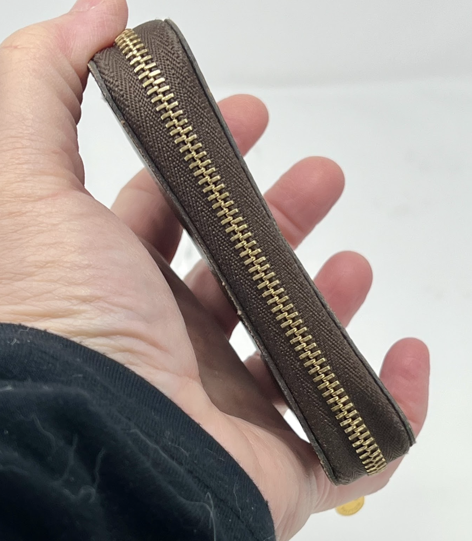 Louis Vuitton Monogram Giant Zipped Coin Card Holder.png