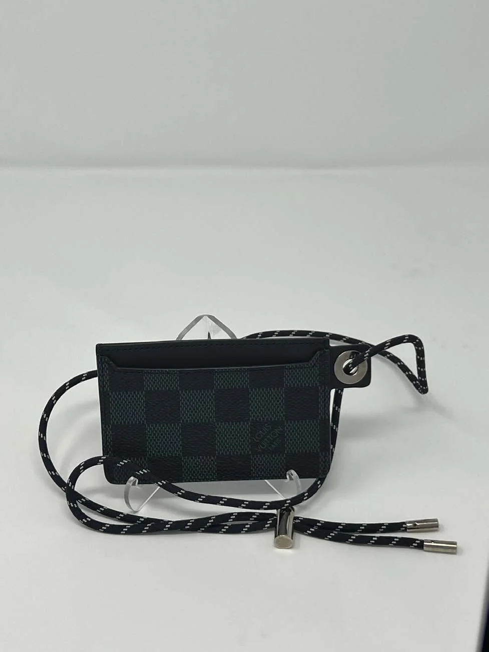 lv-damier-graphite-americas-cup-card-holder_02.jpeg