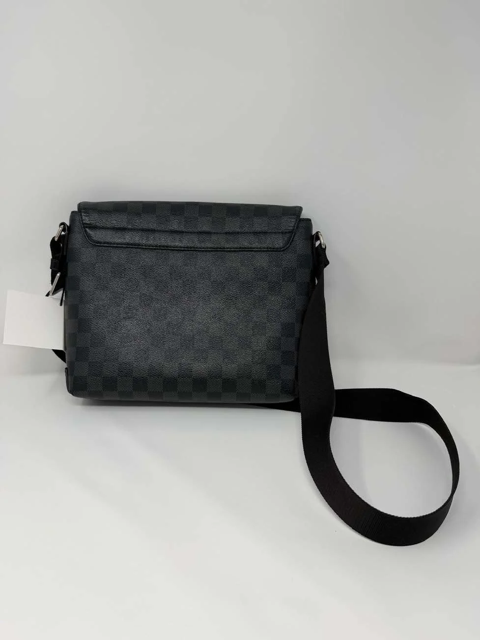 Louis_Vuitton_Damier_Graphite_Canvas_Messenger_Bag_(Black)_3.jpg