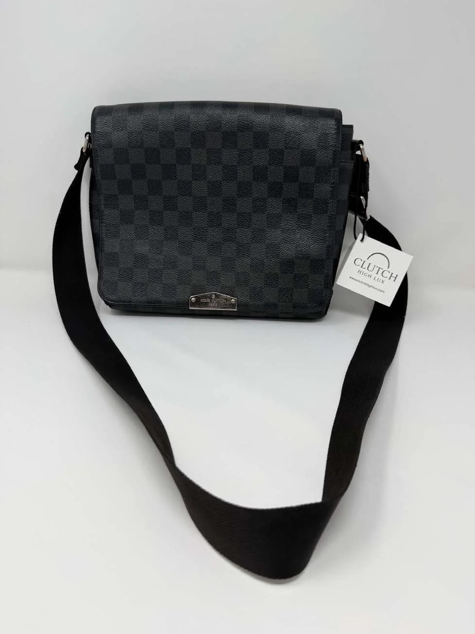 Louis_Vuitton_Damier_Graphite_Canvas_Messenger_Bag_(Black)_1.jpg