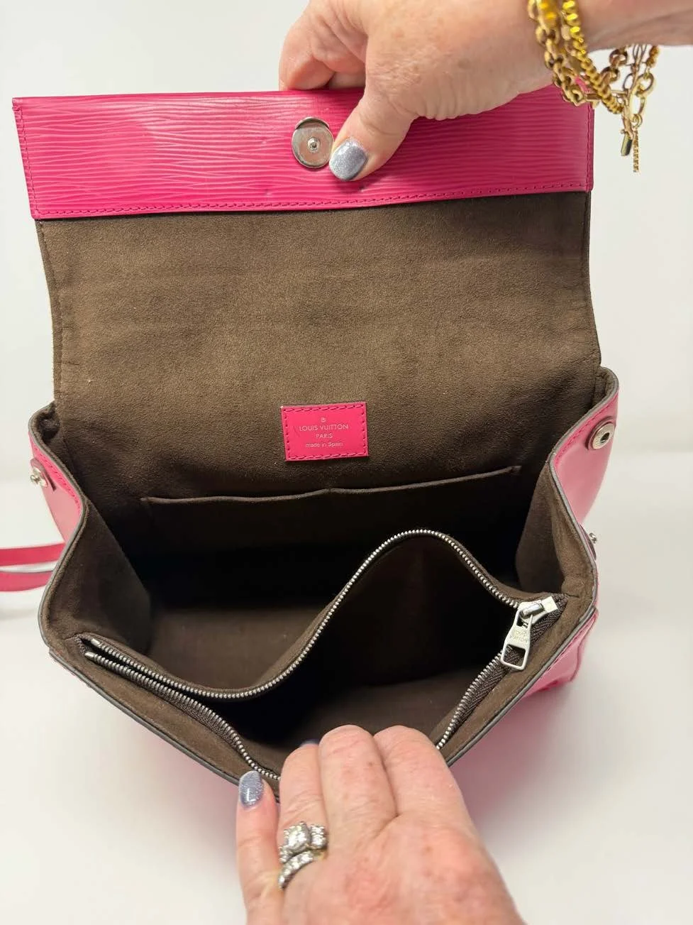 Louis_Vuitton_Epi_Leather_Top-Handle_Crossbody_Bag_(PinkFuchsia)_3.jpg