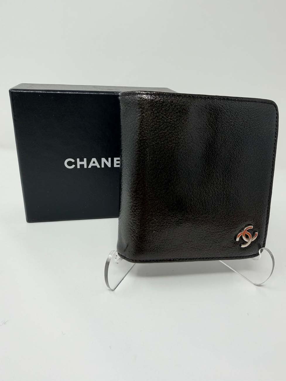 Chanel_Classic_Leather_Zip_Wallet_1.jpg