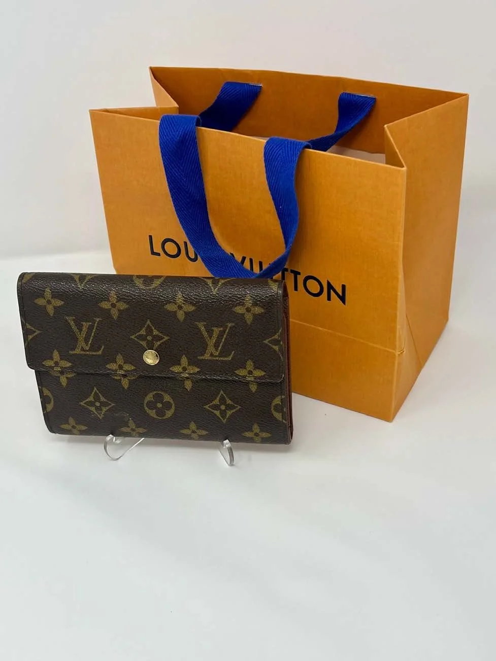 lv-monogram-french-wallet_02.jpeg