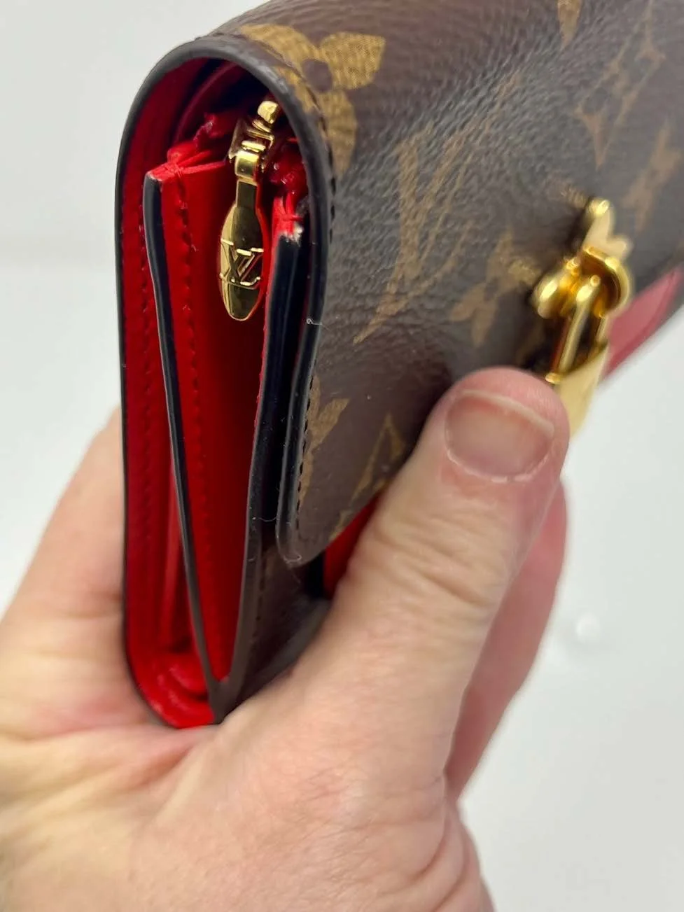 lv-monogram-red-lockme-wallet_03.jpeg