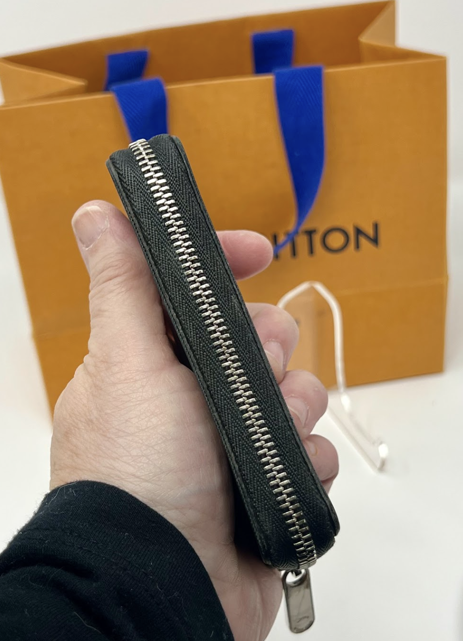 Louis Vuitton Damier Graphite Key Pouch With Bag.png