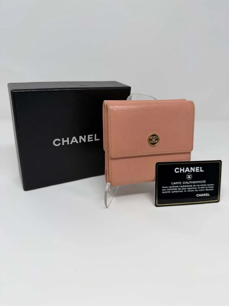 Chanel_Classic_Leather_Zip_Wallet_with_Authenticity_Card_2.jpg