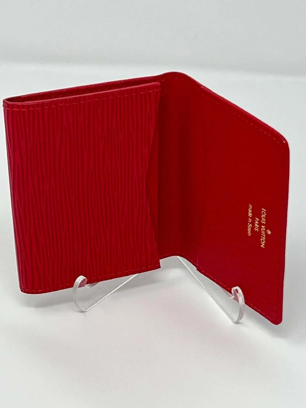 lv-epi-leather-card-holder-red_03.jpeg
