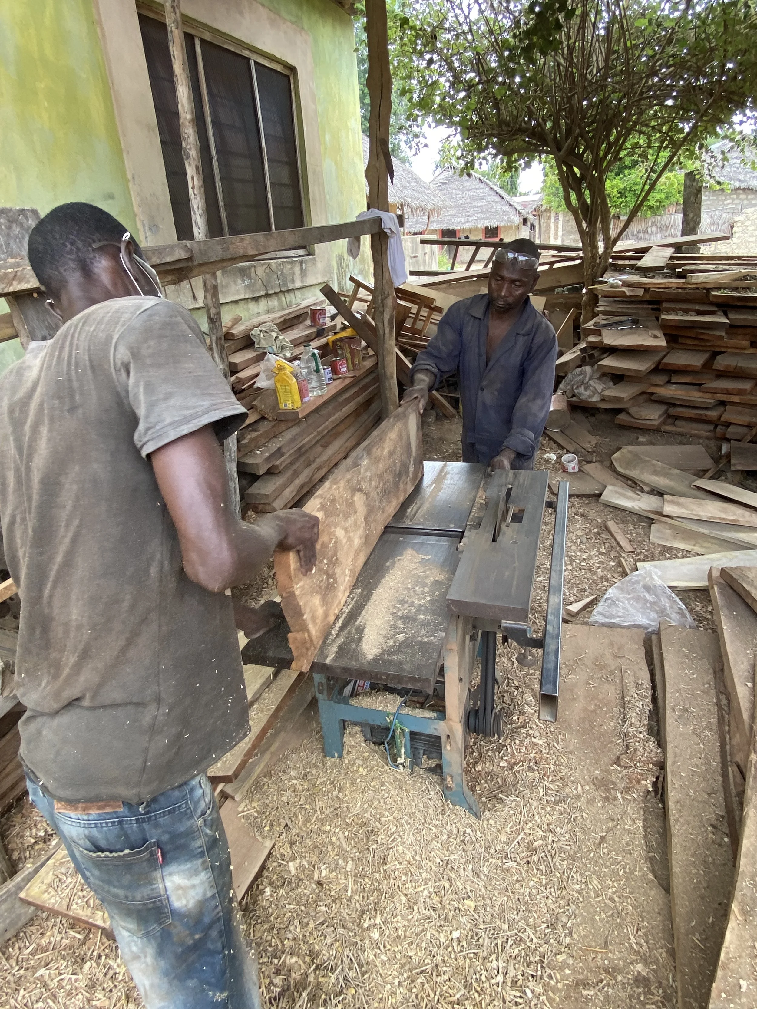  Our collaborating partner nonprofit Funzi &amp; Bodo Trust is supporting local tradespeople who will are building the new student desks. 