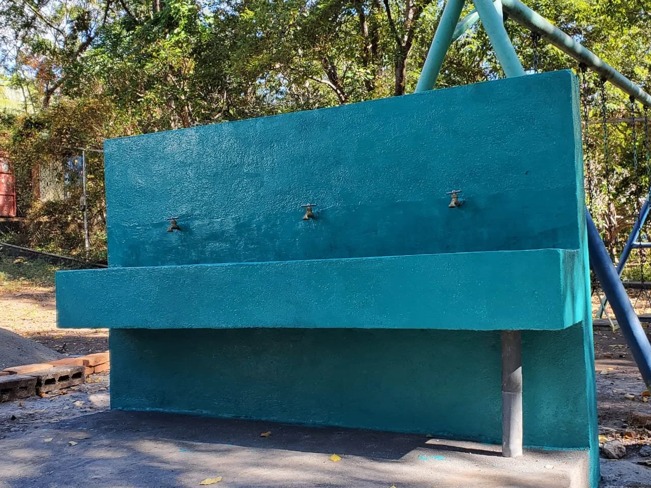  Another view of the finished handwashing station 