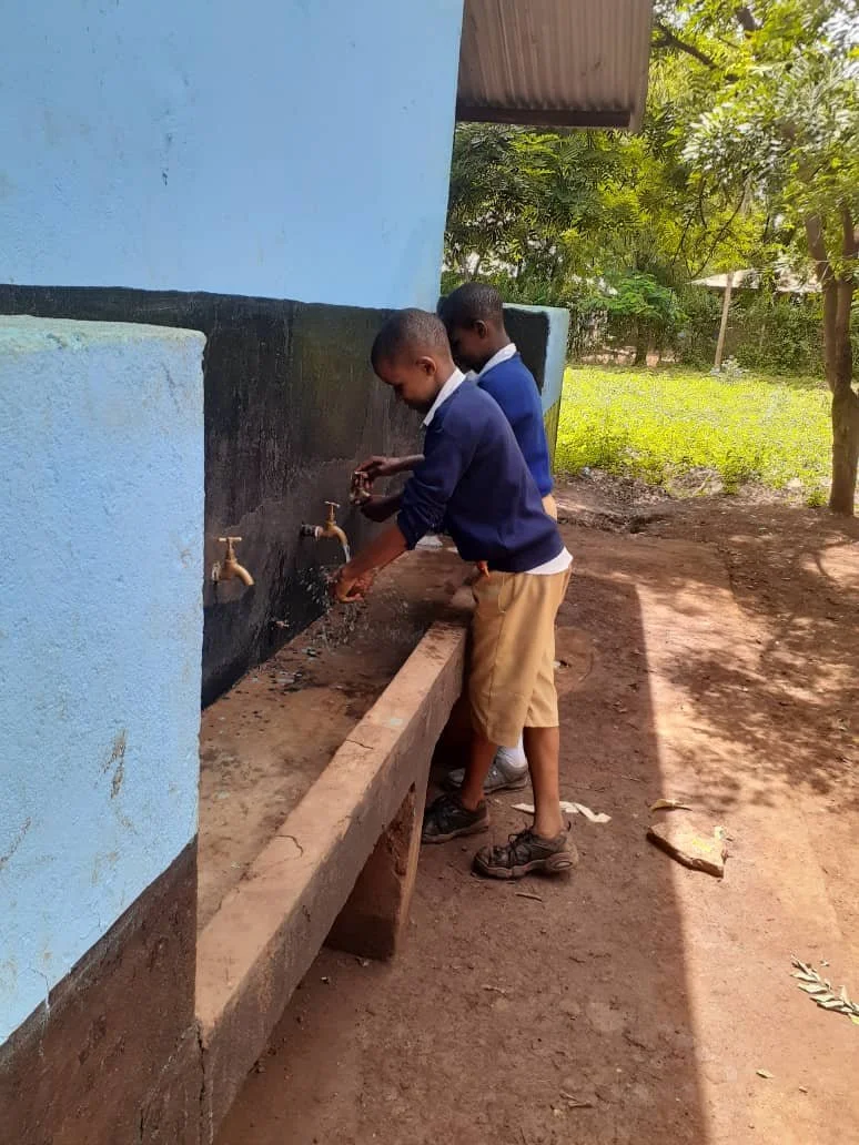  Students using new water taps. 