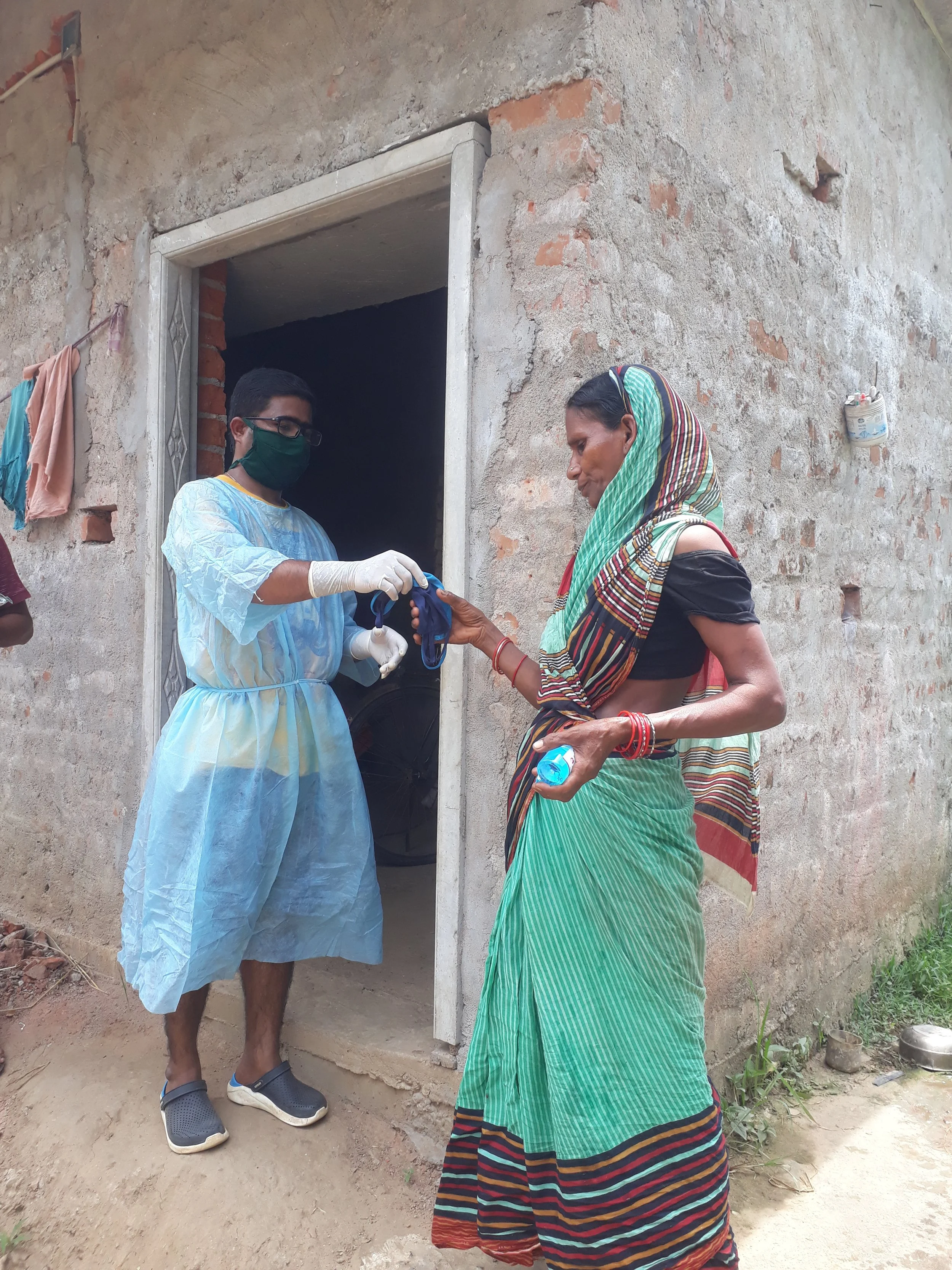  Medical staff from the local hospital visited many local families to distribute masks and hand sanitizer. 