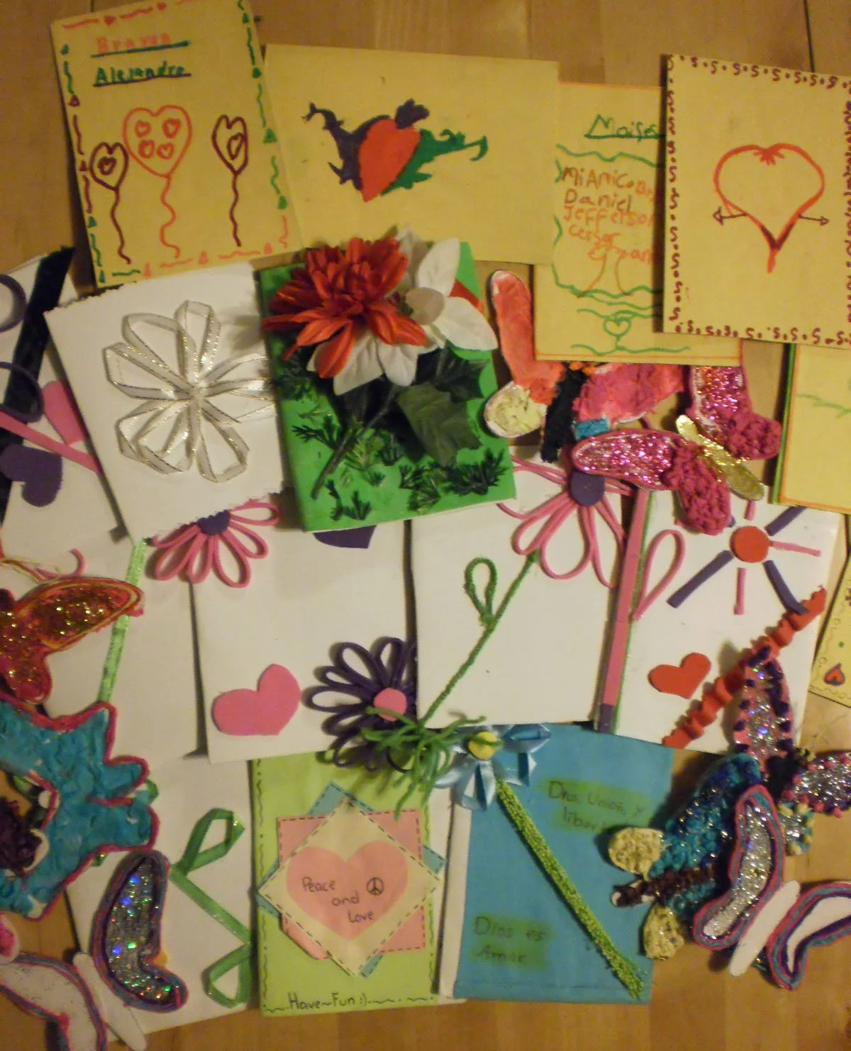  Students from El Colegio Luterano sent a package filled with wonderful cards and hand-made creations for the students at St. Hope Leadership Academy as a ‘thank you’ for helping raise money for school supplies 