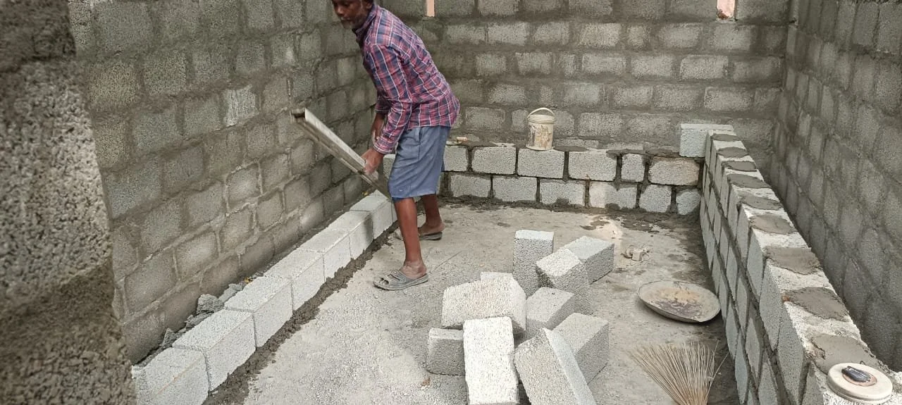  Work on the interior. 