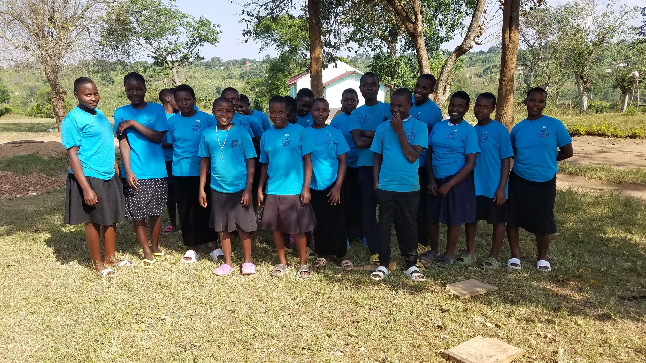  Some of the students of the school 