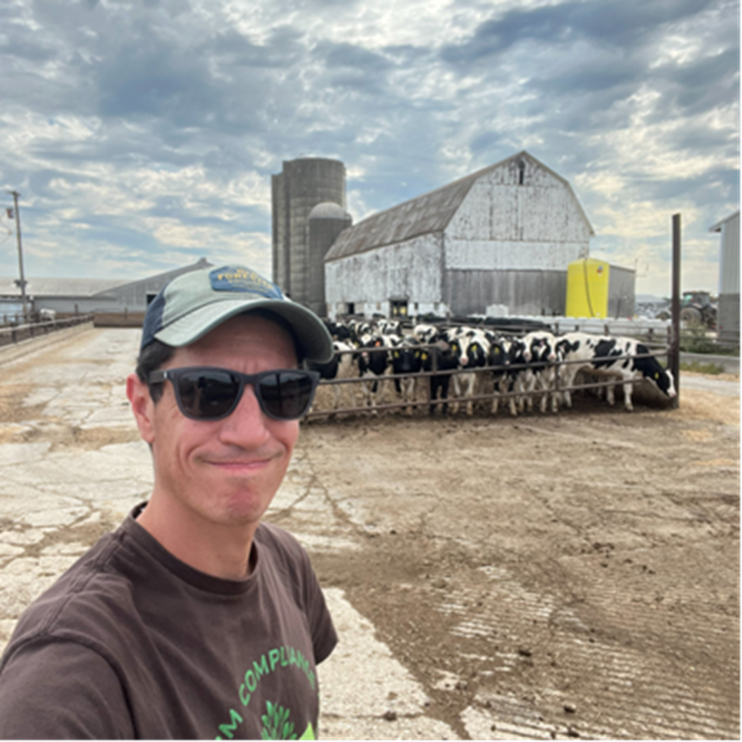 Dave+selfie+with+cows+and+barn.png
