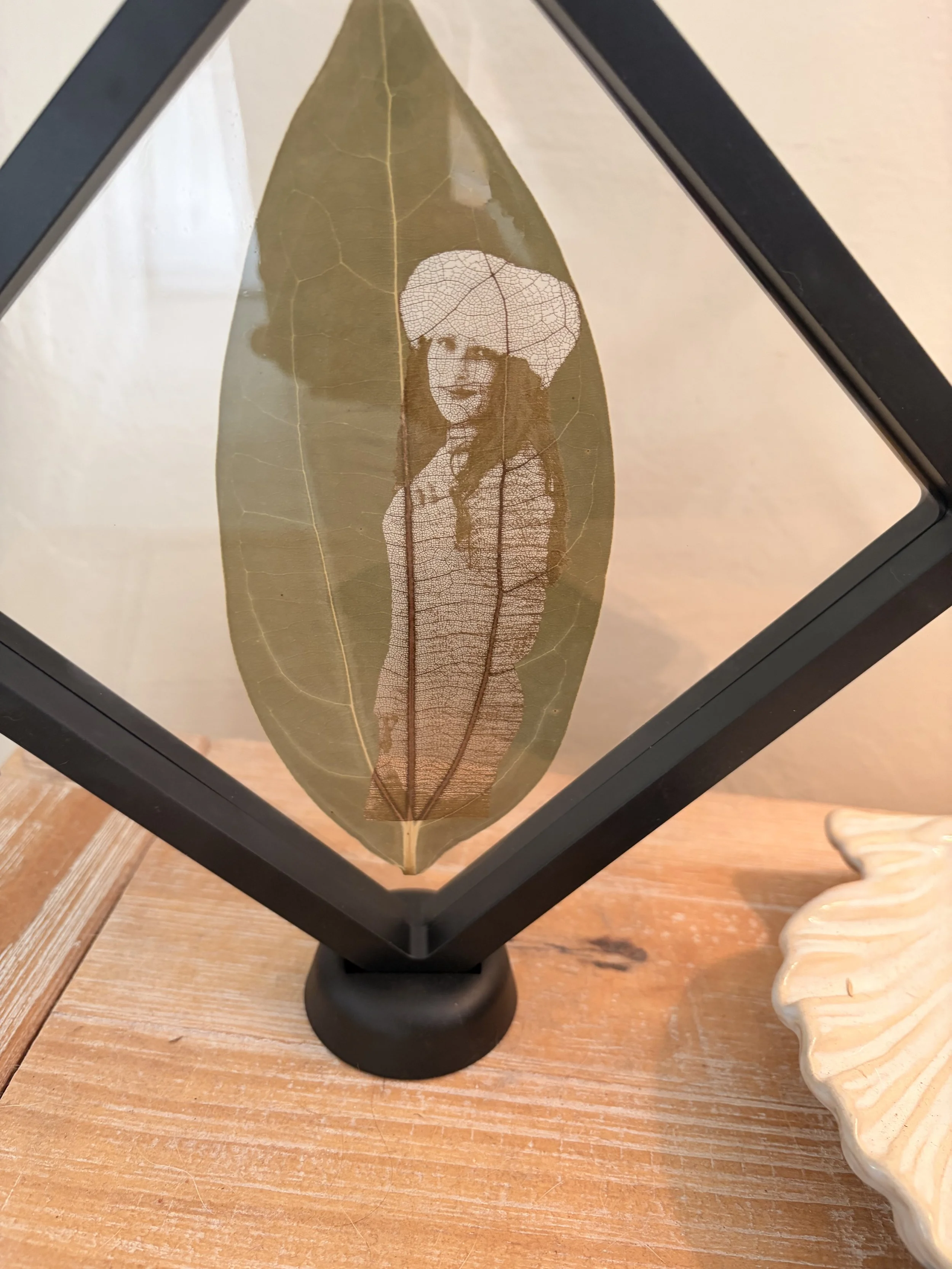 Photo engraved cinnamon leaf for preserving special moments