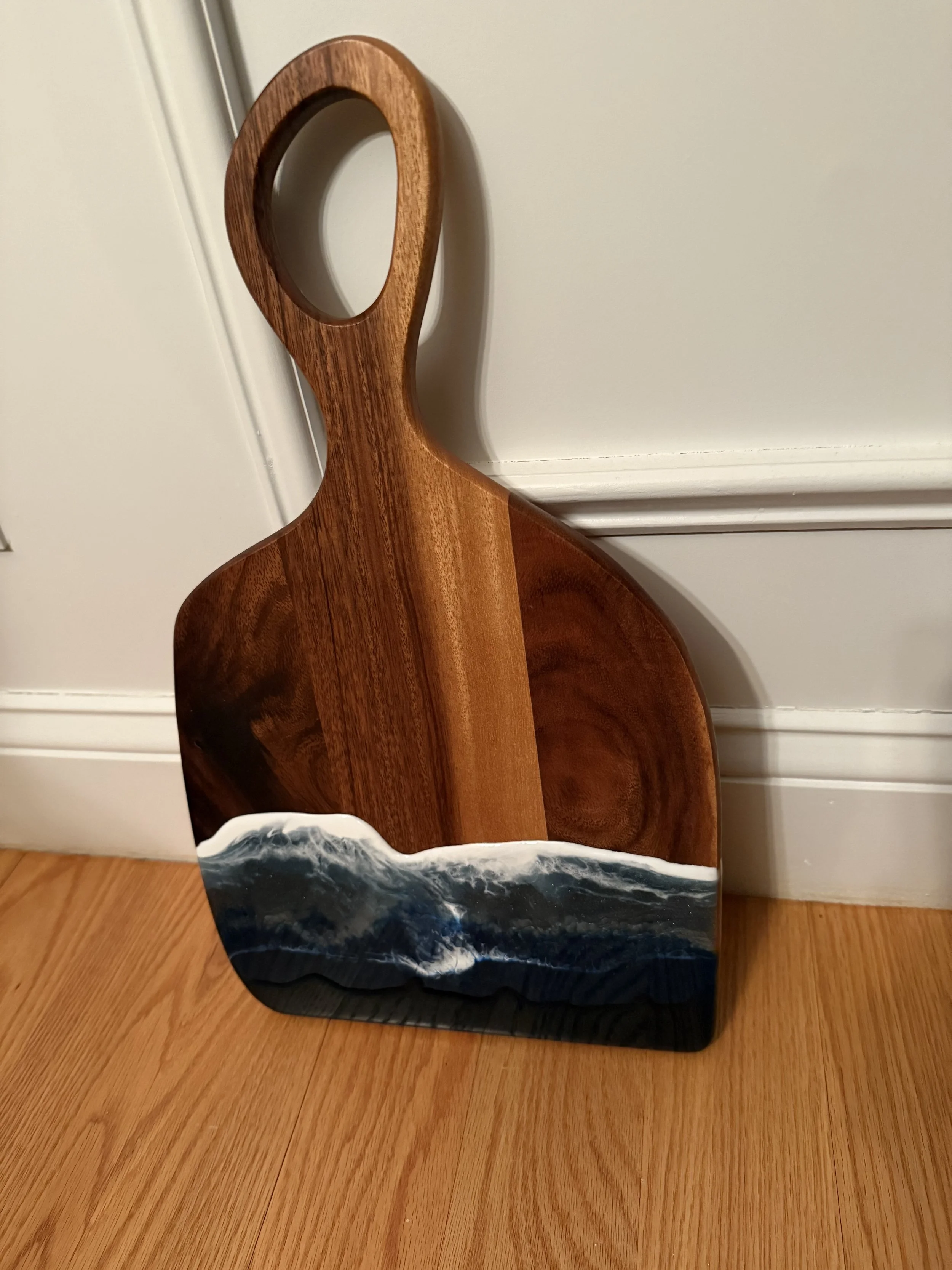 Mesmerizing Wave Cutting and Serving Board