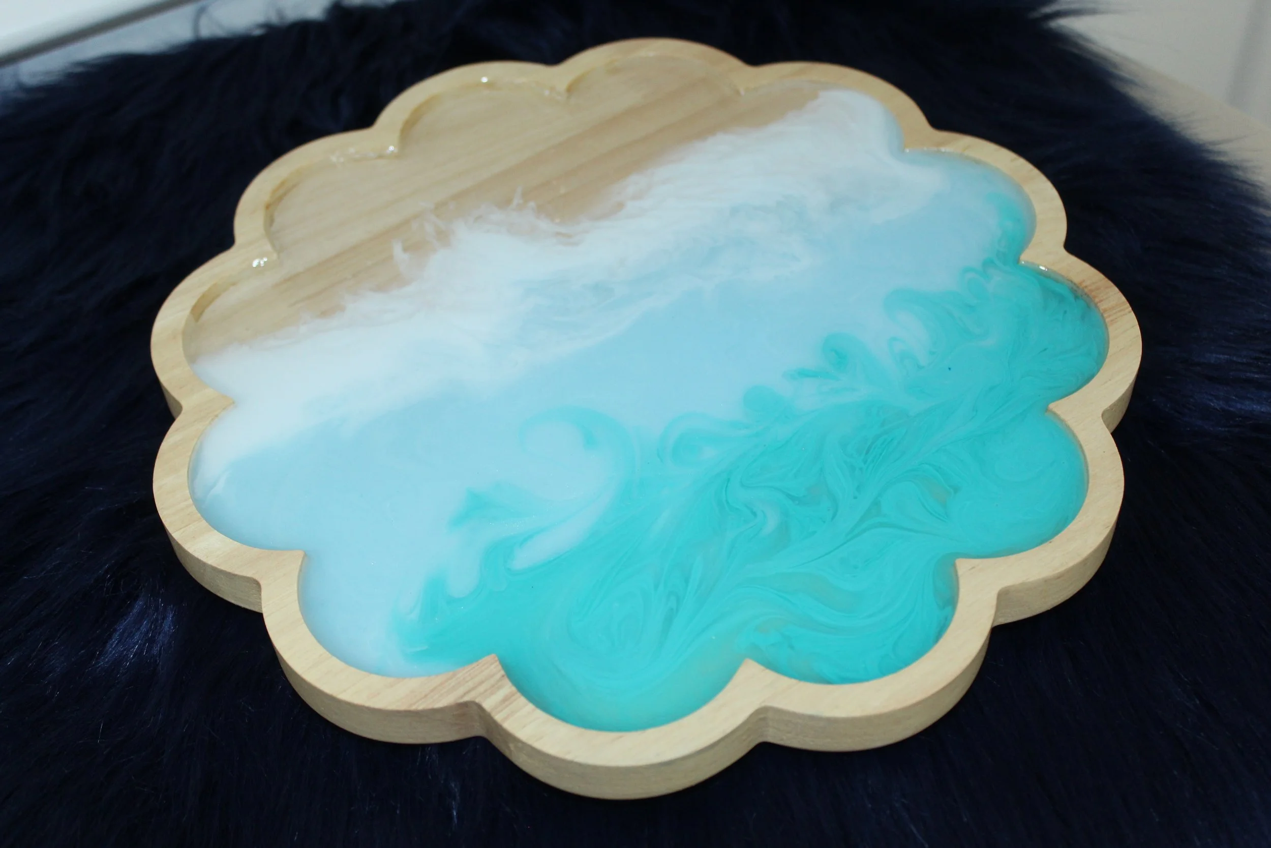 Round Ocean Wave with Oyster Pedestal Display with Scalloped Edges1.JPG
