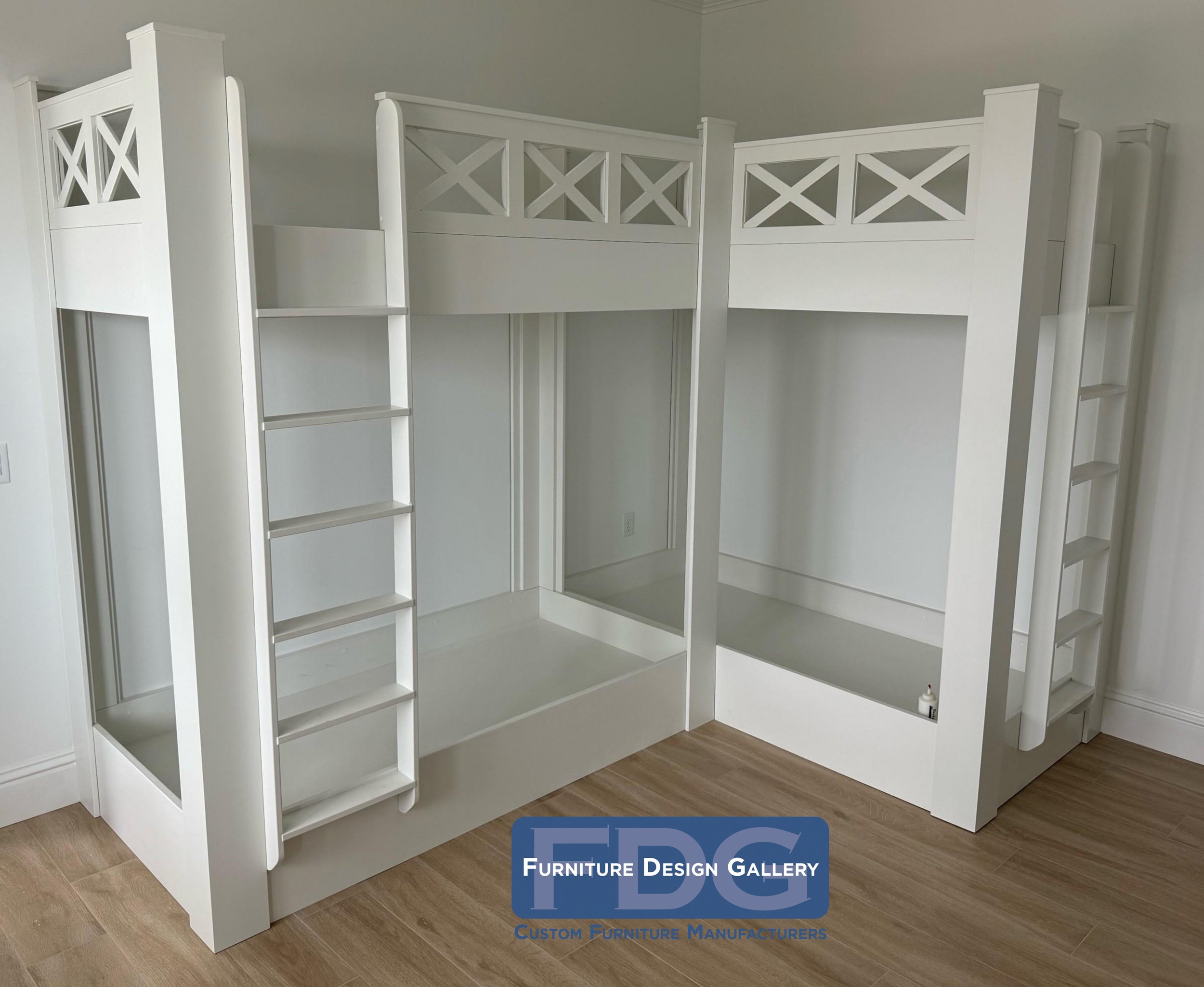 5. Maximize sleeping space in style with this elegant custom L-shaped bunk bed unit, perfect for dynamic shared rooms. 💤✨