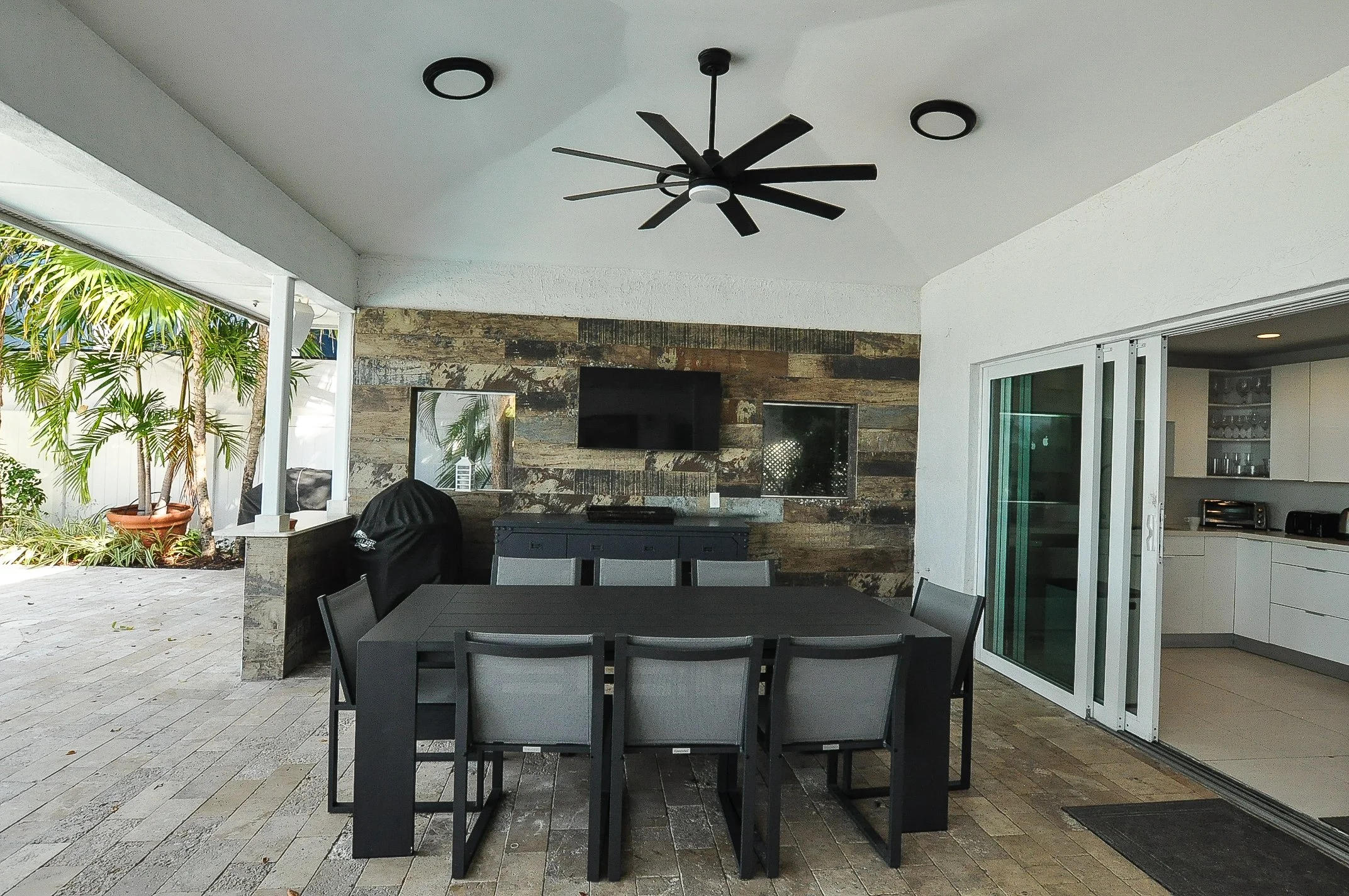 Barbecue area 03.jpg