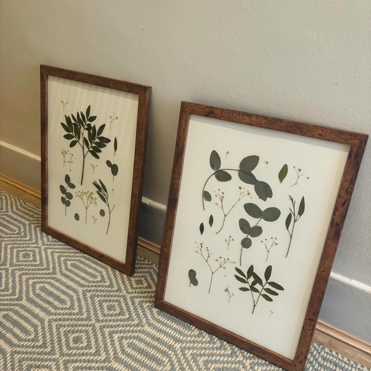 A delicate dance of Eucalyptus &amp; Gypsophila ~ to remember someone special.

#pressedflowers #botanicalart #pressedflowerart #flowerpreservation #floralart