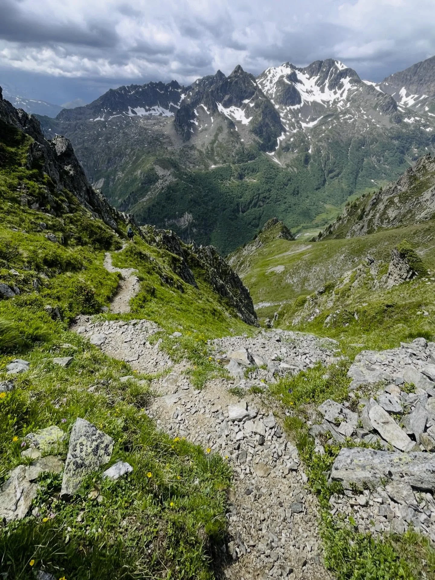 Trail running and yoga retreats for people who want to experience the mountains more gently, and more deeply.

Small groups
Thoughtful movement
Time outdoors
.
.
.
#yogamountainrun #trailrunning #run #mountains #yogaretreat #runningretreat #frenchalp