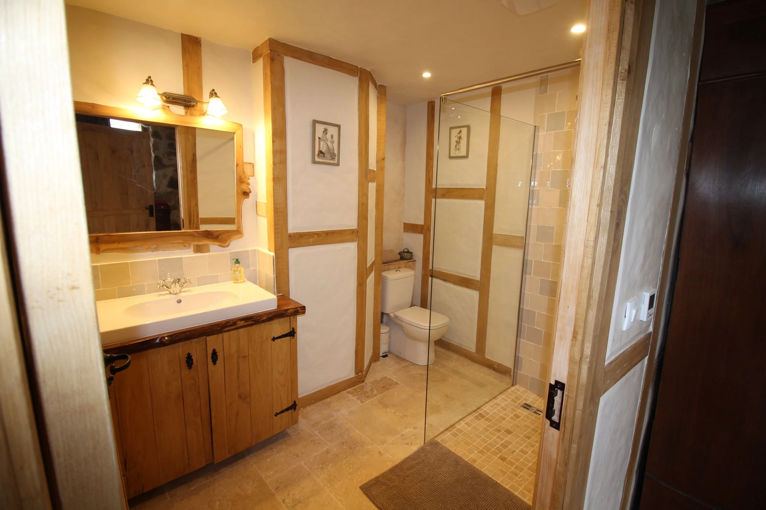 Canigou Azur ensuite bathroom.JPG
