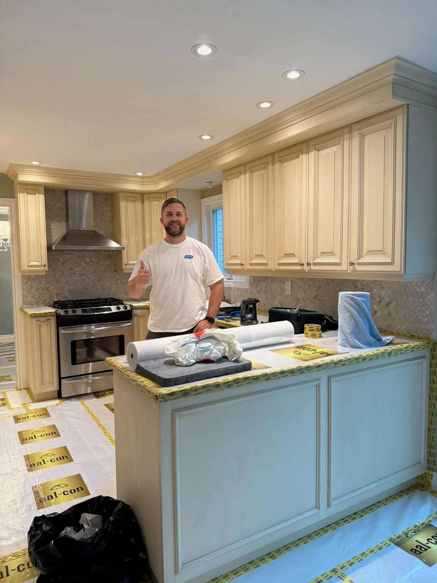 Day 1 of our 5-day cabinet painting project in CDA 🎨
Today was all about prep, careful removal, deep cleaning, sanding, and protecting every surface. This step is what makes that smooth, factory-quality finish possible. Stay tuned for the transforma